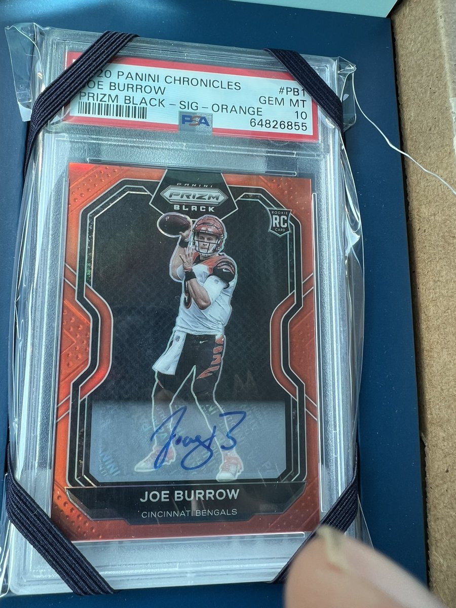 Raven56529027's tweet photo. Best mail day of entire collecting career!  LFG! 🔥 @CardPurchaser @HarrellsCards https://t.co/0jvWaMgoA1