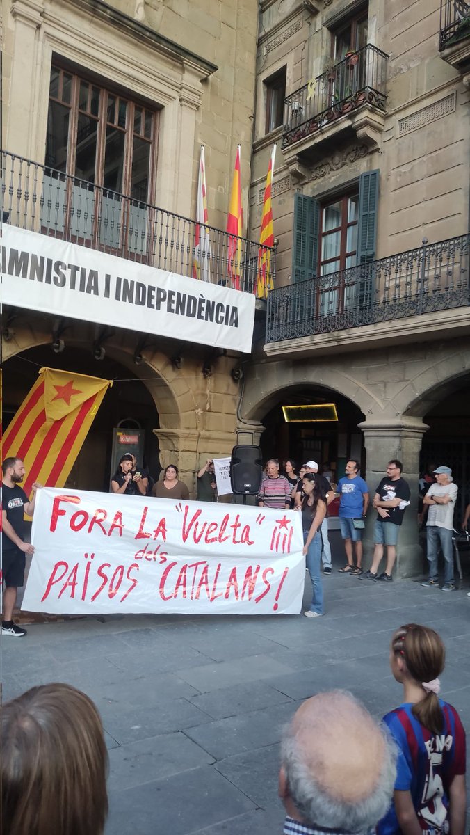Donant suport als 4 osonencs detinguts en les protestes per la Vuelta. 
La única forma d'evitar tenir represaliats: #Independencia 
#AixòNoÉsEspanya #PreparemNos #lluitanoviolenta