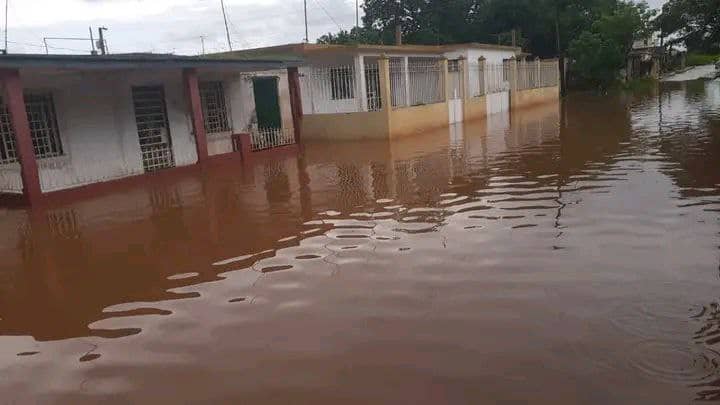 MeteoInfo2020's tweet photo. Asi se mantiene las condiciones en pinar del rio en zonas como Bailén y boca de galafre
#CiberCuba 
#TormentaTropical 
#TTIdalia 
#AmericaTV https://t.co/b93dNuO7oh