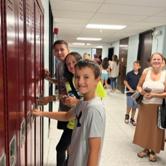 CommackSchools's tweet photo. Welcome to Commack Middle School! Today, new students and incoming sixth graders toured CMS and prepped for the first day of school! #BackToSchool #Orientation #CommackMiddleSchool #CommackSchools #WelcomeBack #SixthGrade https://t.co/FjVtE90RAM