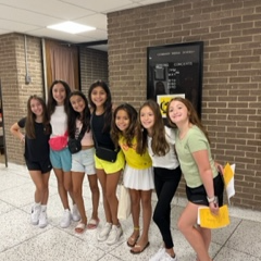 CommackSchools's tweet photo. Welcome to Commack Middle School! Today, new students and incoming sixth graders toured CMS and prepped for the first day of school! #BackToSchool #Orientation #CommackMiddleSchool #CommackSchools #WelcomeBack #SixthGrade https://t.co/FjVtE90RAM
