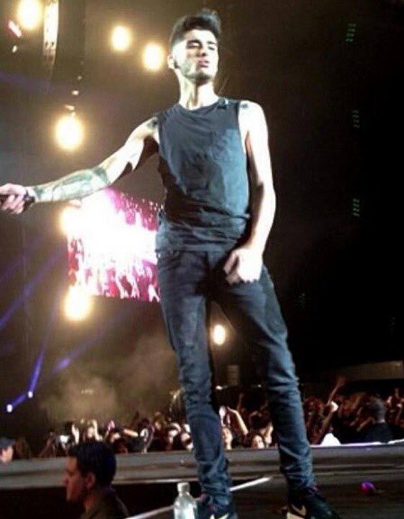 zaynsparkles's tweet photo. skinny jeans https://t.co/Obmrk4Z5PU