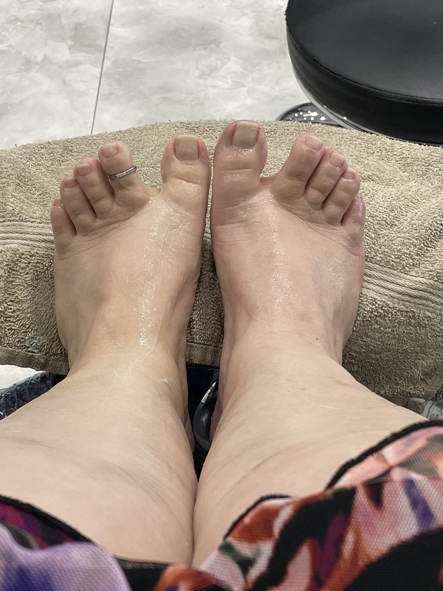 thiccwrinkles's tweet image. Finally, a much needed pedi 💓
Can you guess which color I decided to get?