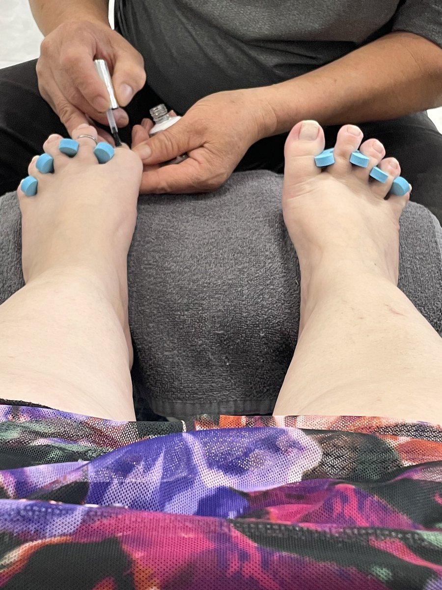 thiccwrinkles's tweet image. Finally, a much needed pedi 💓
Can you guess which color I decided to get?