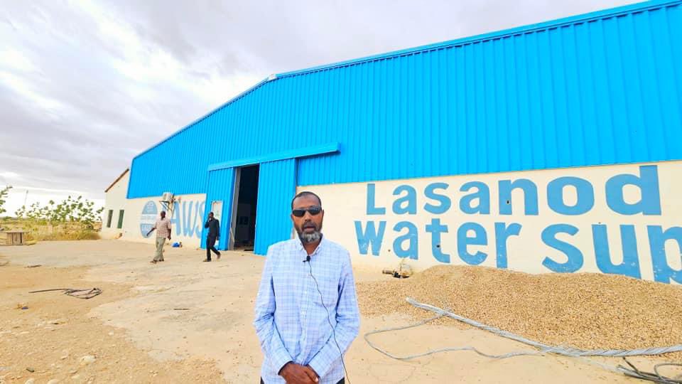 G0RG0R_'s tweet photo. Today, SSC Media conducted a visit to the #LasanodWaterSupply site, prompted by the successful disarmament of the Bihi secessionist militia by #SscDefenceForces in #GoojaCadde. The water supply, located near the former militia base in GoojaCadde, has endured substantial destruction, as evidenced by the accompanying visuals.
While the secessionist faction initially denied any involvement in the Water Supply's destruction through their press releases while still occupying the base, today's revelations by the media have been startling.
This community-funded project, with a budget of 5 million, underscores the criticality of rehabilitating essential infrastructure for the betterment of the local inhabitants. This instance of devastation adds to a series of similar damages other infrastructure like Electricity, Hospitals, mosques and Schools caused by the Bihi militia.
@UNSC_Reports
@UNSomalia
@UKinSomalia
@US2SOMALIA
@UNGeneva
@SoDMA_Somalia
@TheVillaSomalia
@amnesty
@MSF
@SSCKhaatumo