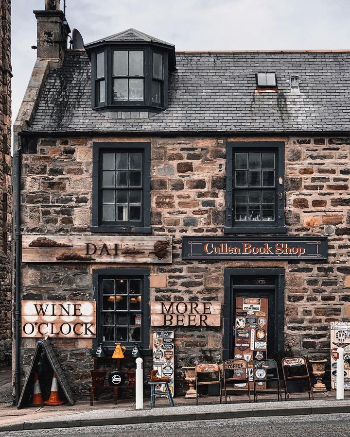 Calling all book lovers! 📚🙌 You can find this quirky local shop in the seaside burgh of #Cullen, the perfect afternoon escape! 😍 #ScotlandLovesLocal

📍 Cullen Book Shop, @MoraySpeyside 📷 IG/crazycatladyldn