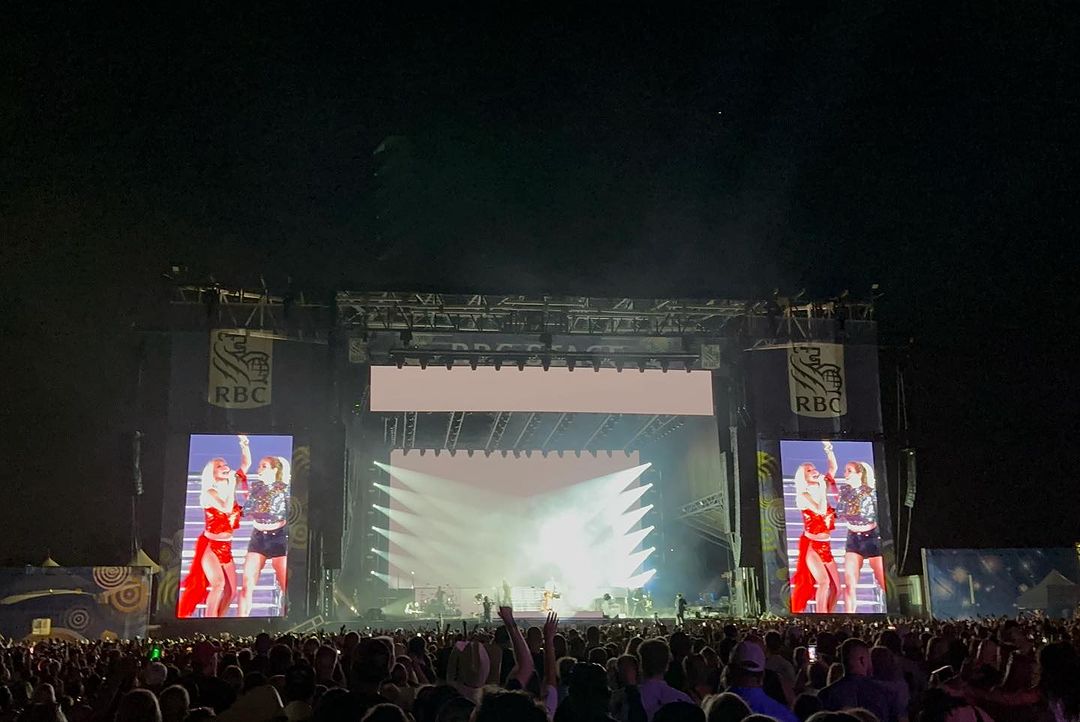 Lindsay Ell (@lindsayell) on Twitter photo Thank you for making the dream in my little girl heart come to life this year…. <a href="/ShaniaTwain/">Shania Twain 💎💎💎</a>. You are such a gift to anyone learning how to believe in themselves. Thank you for being you, and hope you have the best birthday! 💚 Thank you for making the dream in my little girl heart come to life this year…. <a href="/ShaniaTwain/">Shania Twain 💎💎💎</a>. You are such a gift to anyone learning how to believe in themselves. Thank you for being you, and hope you have the best birthday! 💚