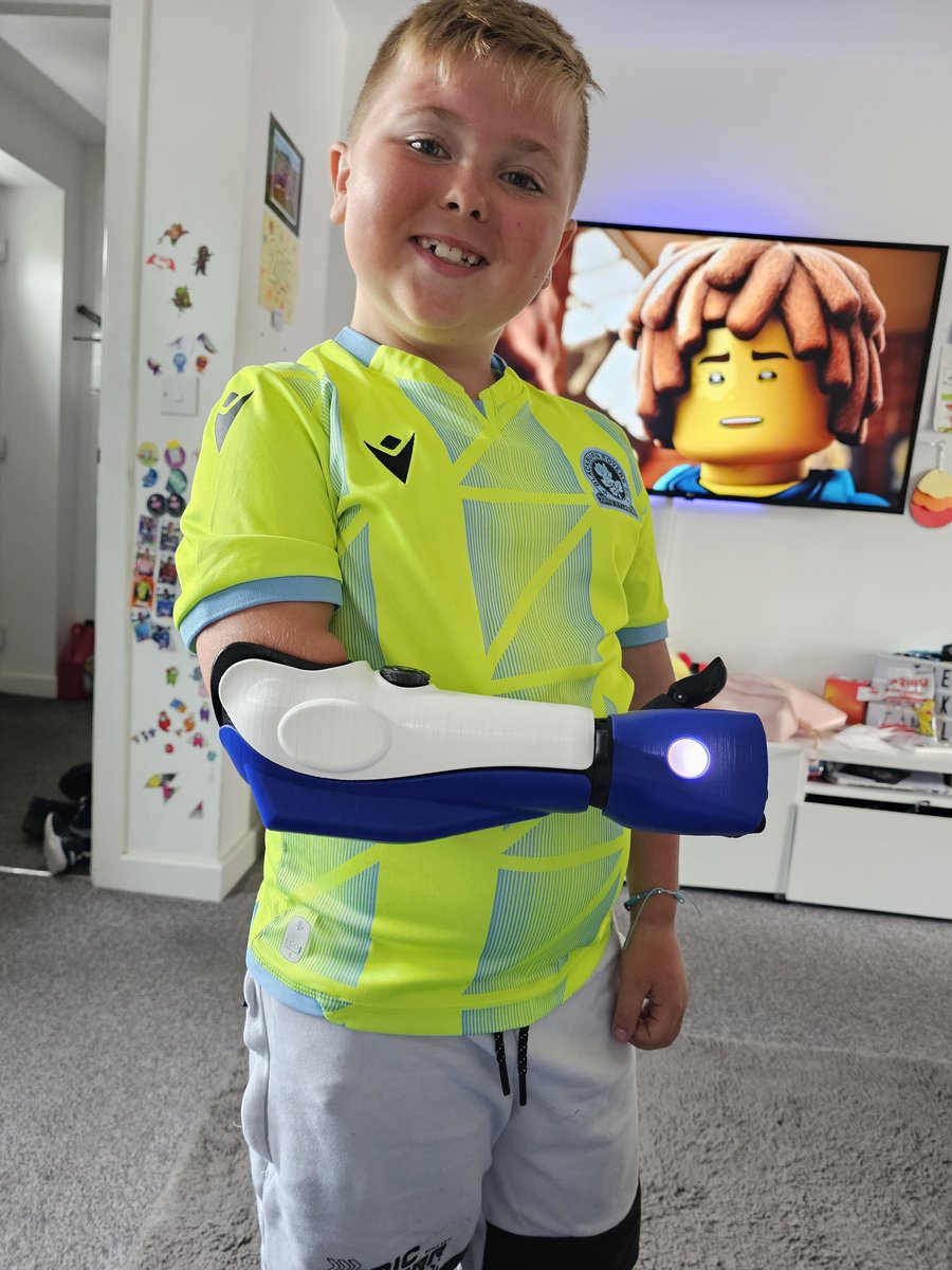 BionicAL2015's tweet image. Next level supporter here. Bionic-AL finally has his rovers covers and will be showing them off on riverside stand the next home game with his dad  just need to get him on the pitch with his favourite player @wharton_scott @RoversWFC @BRFCTrust @Rovers @blackburnrovers