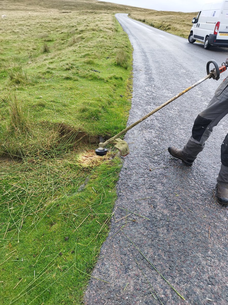 Andrew_Eds's tweet photo. 1/2 Home after 2 long days of general tidying of the @Rali_Ceredigion stages. 
Opening ditches for water to flow off the road, leveling the ground to make sure the bales sit in square, uncovering and highlighting some nasty holes and rocks, strimming the grass prior to important https://t.co/gzfc0CbuFa