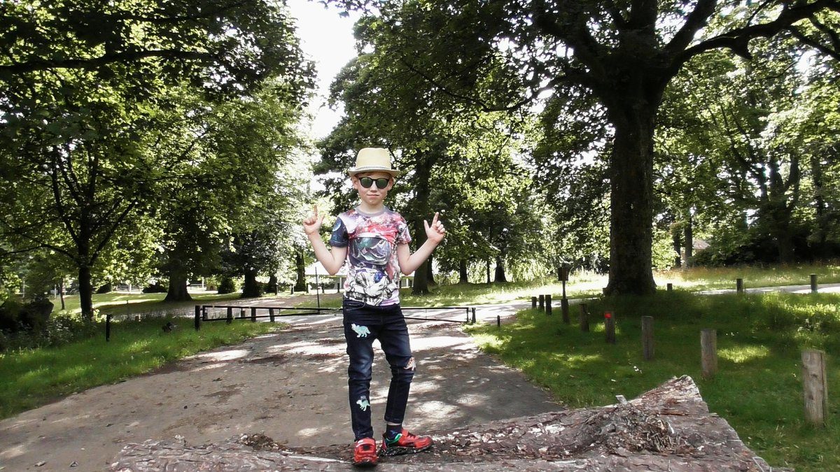 LeoVelchev's tweet image. Good evening everyone &amp;amp; a very happy Monday! I hope everything is alright and everyone is still enjoying the Summer! I love my outfit as I like dinosaurs! I hope you like dinosaurs too! Have a fantastic week!
#modelslife💕 #childactor🎬 #childtopmodel #childbrandambasdor #fashion