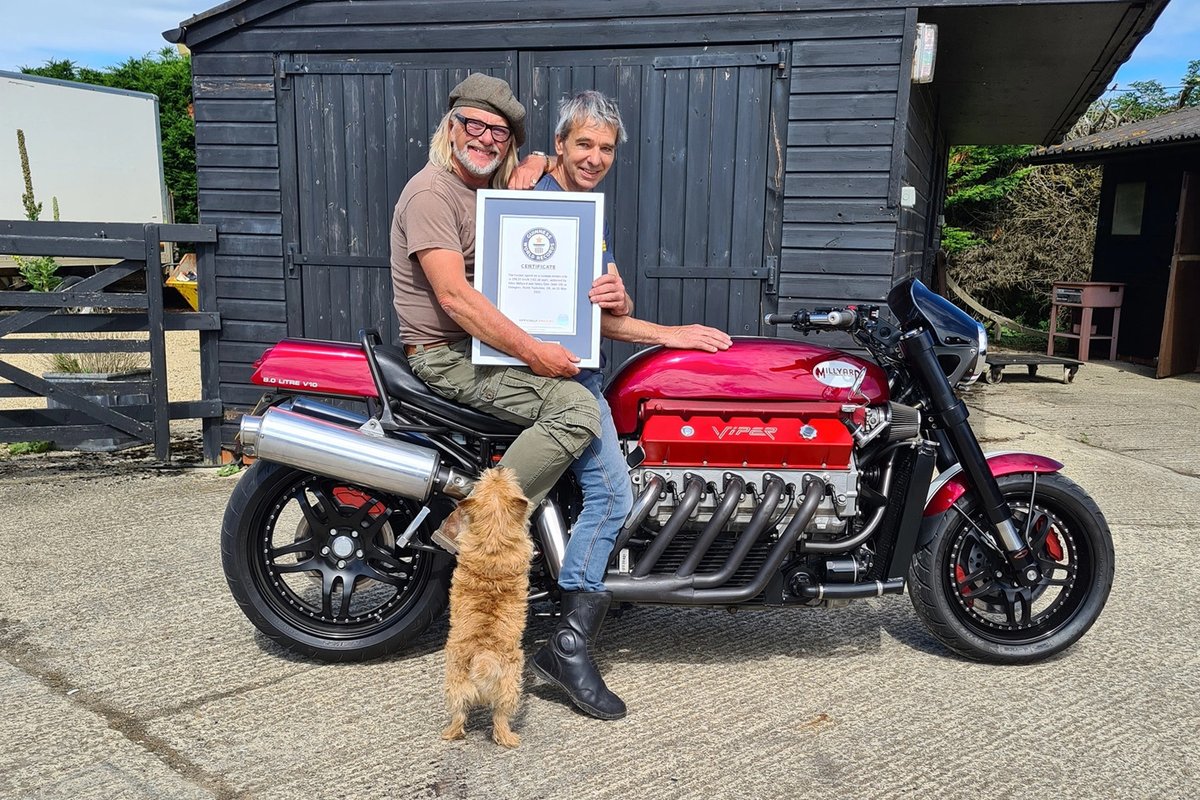CryptoMotoApp's tweet photo. Allem Millyard and Henry Cole are making history with a new world record. The duo holds the record for ‘fastest tandem motorcycle’, having achieved 183.5mph on Millyard’s home built eight-litre, 500bhp Viper V10 machine.
.
.
#CryptoMotoApp #HistoricFact #BIkerLife #motorcycle https://t.co/aDRXkOlDYy