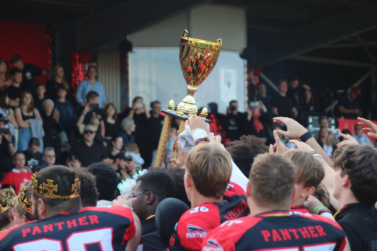 𝐂𝐨𝐚𝐜𝐡 𝐀𝐥𝐞𝐱 🏈💪💥 (@barschlamperich) on Twitter photo Was ein Spiel, herzlichen Glückwunsch <a href="/Dus_Panther/">Düsseldorf Panther</a> U19 . Gute Arbeit vom Team, <a href="/PeterDaletzki/">Peter Daletzki HC/OC Team Germany</a> und <a href="/CoachMaDa/">Marv</a> , Coaches und Staff. Junior Bowl 🏆✌️
📸 by <a href="/Tinkalona/">Lona</a> Was ein Spiel, herzlichen Glückwunsch <a href="/Dus_Panther/">Düsseldorf Panther</a> U19 . Gute Arbeit vom Team, <a href="/PeterDaletzki/">Peter Daletzki HC/OC Team Germany</a> und <a href="/CoachMaDa/">Marv</a> , Coaches und Staff. Junior Bowl 🏆✌️
📸 by <a href="/Tinkalona/">Lona</a>
