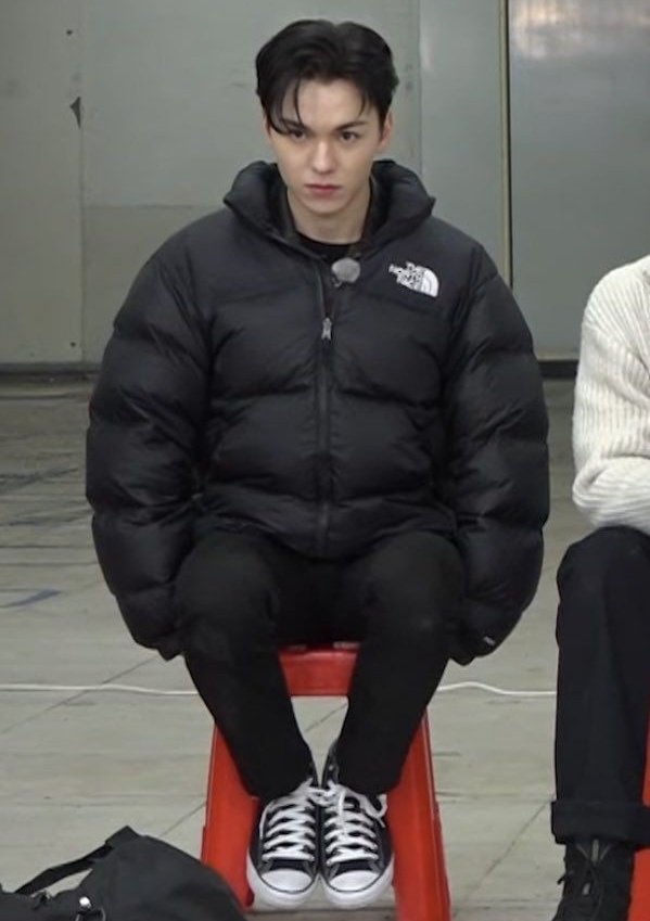 vernonascats's tweet photo. he's tiny tiny https://t.co/XFMma6JINq