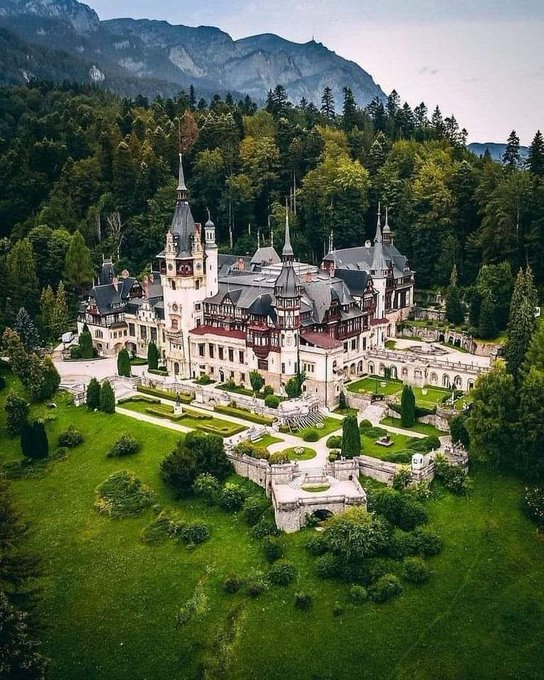 LenaBeasle's tweet photo. Peles Castle, Romania https://t.co/A8lgKUBNj3