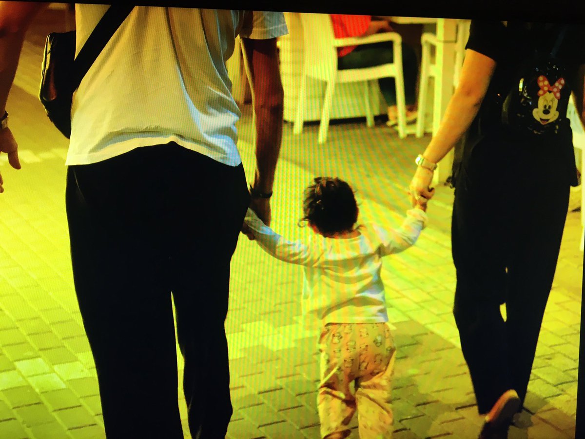 Sayın bakanım <a href="/Yusuf__Tekin/">Yusuf Tekin</a> bu minik Elifimin ellerini bir kez daha anne ve babasından ayırmayın. Biz yıllardır birlikte aynı yolu yürümenin hasretini çekiyoruz. #ilEmriMujdesi

<a href="/Yusuf__Tekin/">Yusuf Tekin</a>
<a href="/yilmaznazif/">Nazif Yılmaz</a>
<a href="/tcmeb/">Millî Eğitim Bakanlığı</a>
<a href="/RTErdogan/">Recep Tayyip Erdoğan</a>
<a href="/EmineErdogan/">Emine Erdoğan</a>