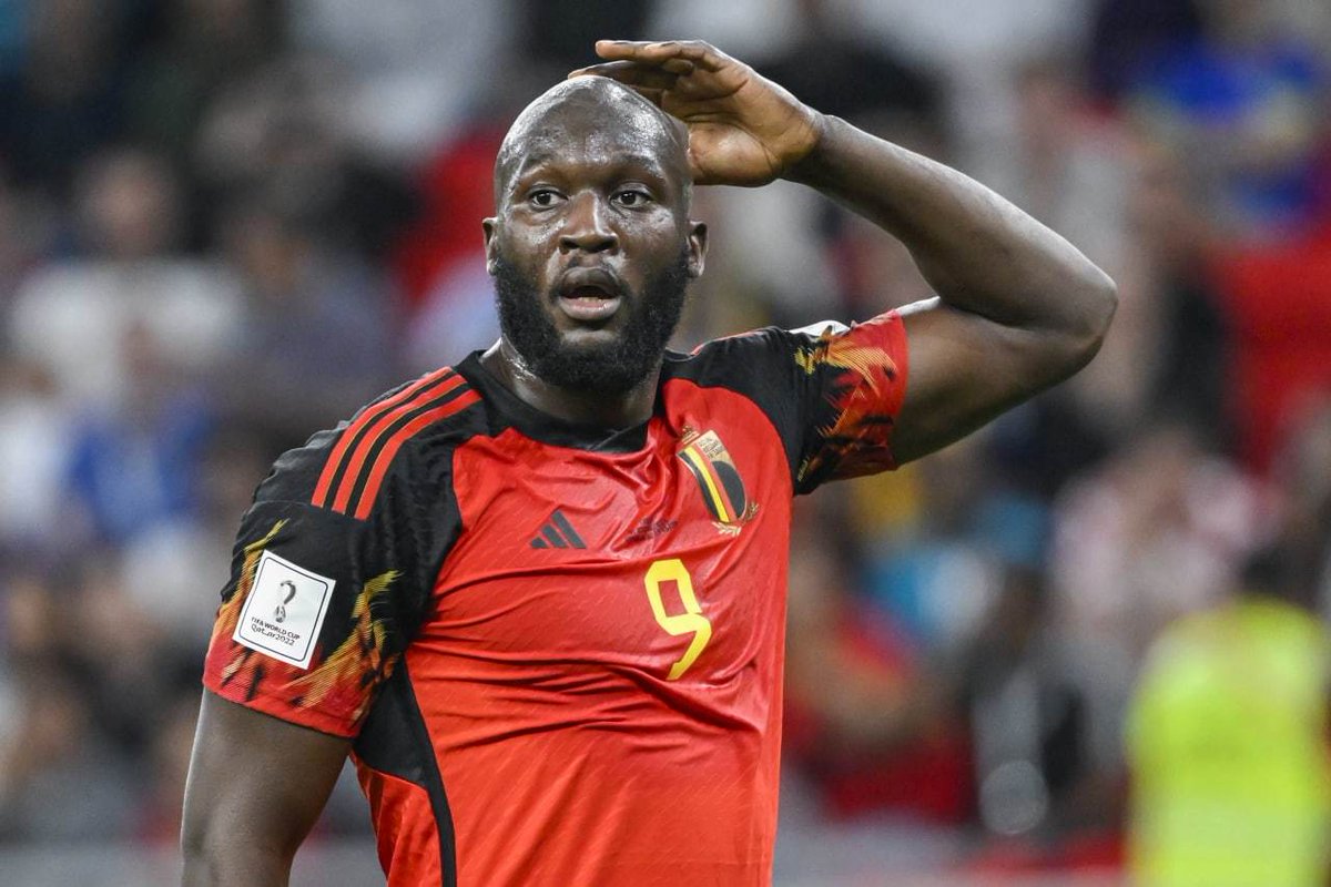 330WorldSoccer's tweet photo. "Chelsea and Roma have agreed a £5m deal for Lukaku. Romelu has agreed to a pay cut and will receive 6m in Rome #Chelsea #Roma #Lukaku #TransferNews #Transfers #sports #sport https://t.co/iJWD9moS3v