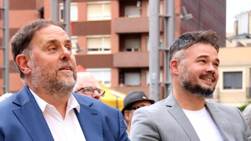 TaraVerdeDiosa's tweet photo. 🔴🔴🔴
Catalanets.
Recordeu:
PSOE cedeix 4 diputats a JUNTS.
SUMAR cedeix 2 diputats a ERC
perquè formin grup propi al Congrés Espanyol.
Per pensar. https://t.co/7kIicFgT2E
