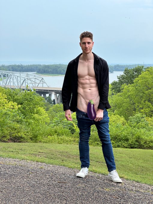 wow that's a nice view ;) https://t.co/mnRkwSCcnY