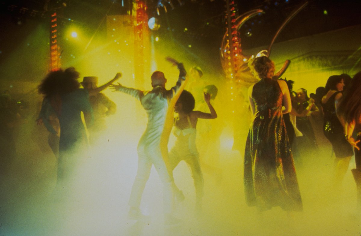 aresluoga's tweet photo. 25 years ago today, the drama film, "54", about the rise and fall of the famous New York nightclub #Studio54, written &amp; directed by #MarkChristopher, and starring #RyanPhillippe, #SalmaHayek, #NeveCampbell, and #MikeMyers, opened to lukewarm reviews in US theaters. https://t.co/g59EDcfUlu