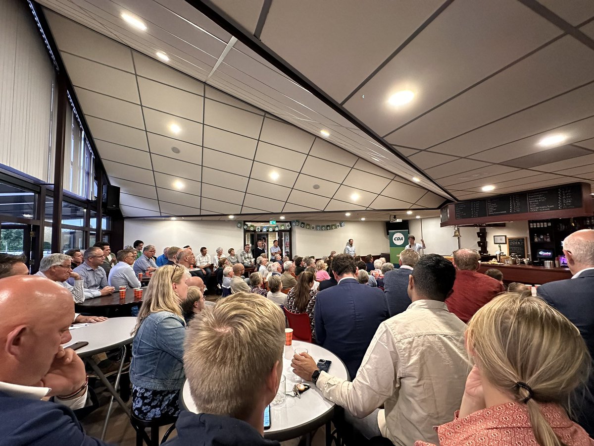 💚 Een mooie avond met <a href="/HenriBontenbal/">Henri Bontenbal</a> in de kantine van <a href="/ckvODIK/">ckv ODIK, Barneveld</a>. Volle bak! <a href="/cdavandaag/">CDA</a> <a href="/CDAGelderland/">CDA Gelderland</a> <a href="/DGdeVries/">Daan de Vries</a>