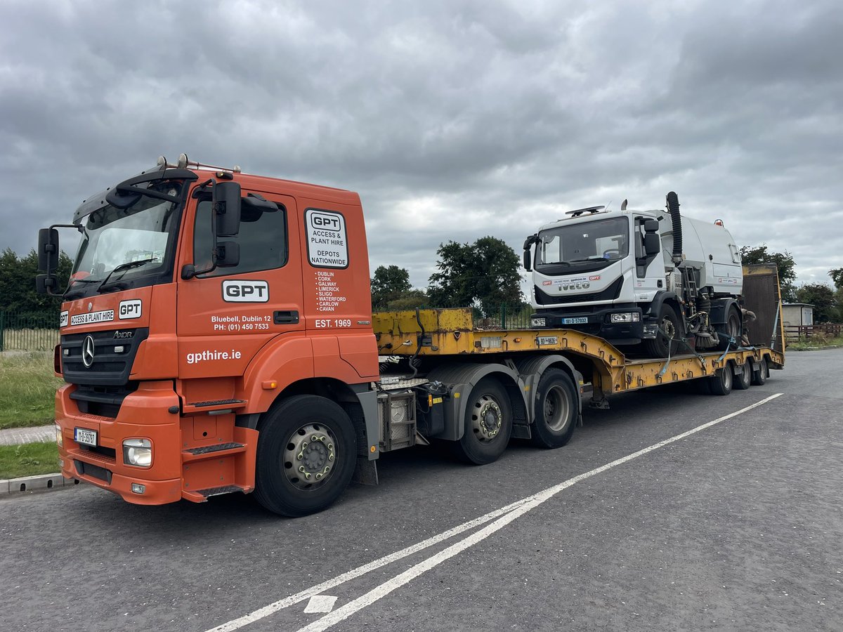 1stchoicecomms's tweet image. Last of an order of 6 x Roadsweepers heading out today to Galway Plant &amp;amp; Tool Hire ,similar in stock #sweeper #iveco #roadsweeper