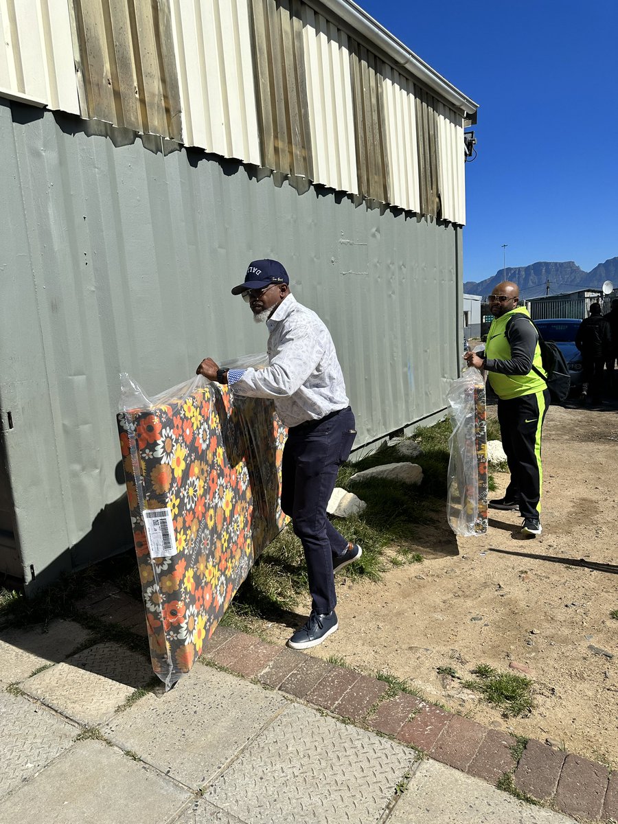 rdwic3's tweet photo. Today #TeamIC3 delivered much needed beds and supplies to the Unako Children’s Orphanage in Barcelona, an informal settlement in Nyanga #Missions #rdwic3 #CapeTown #SouthAfrica🇿🇦 https://t.co/uioNMypuwz