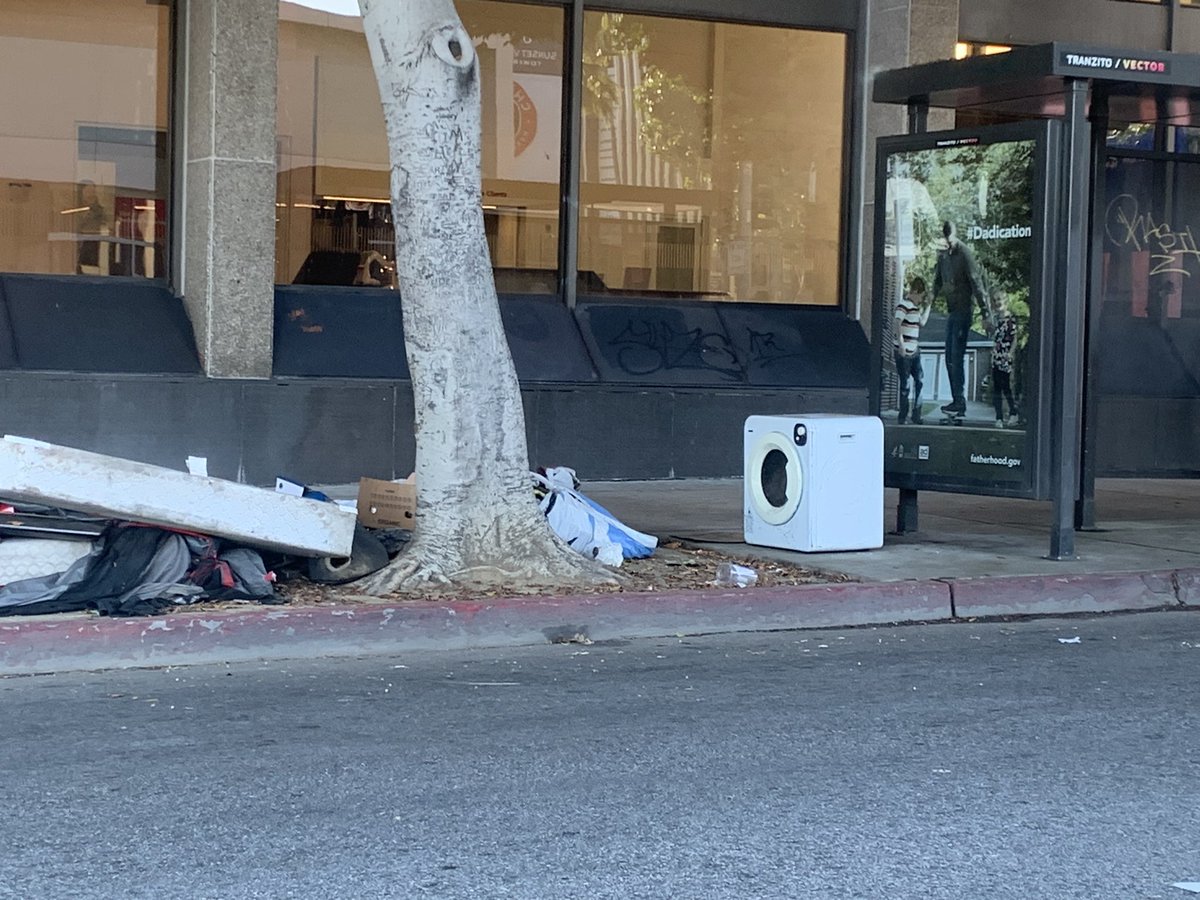 enuffisenuffla's tweet photo. Why is this still sitting next to the bus stop at #SunsetAndVine @HugoForCD13 ? https://t.co/FYWFvYqTph