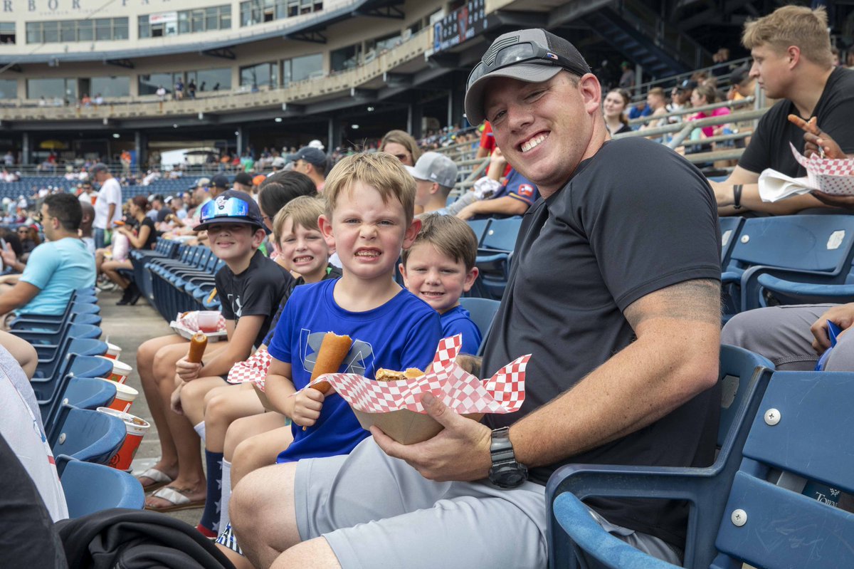 Take me out to the ball game🎶 @norfolknavalmwr knocked it out of the park with this fun day for #TeamAvenger at a @norfolktides game! Our Sailors enjoyed a day out in the stadium with their family and friends to boost morale, encourage our community, and to stay motivated! ⚾️