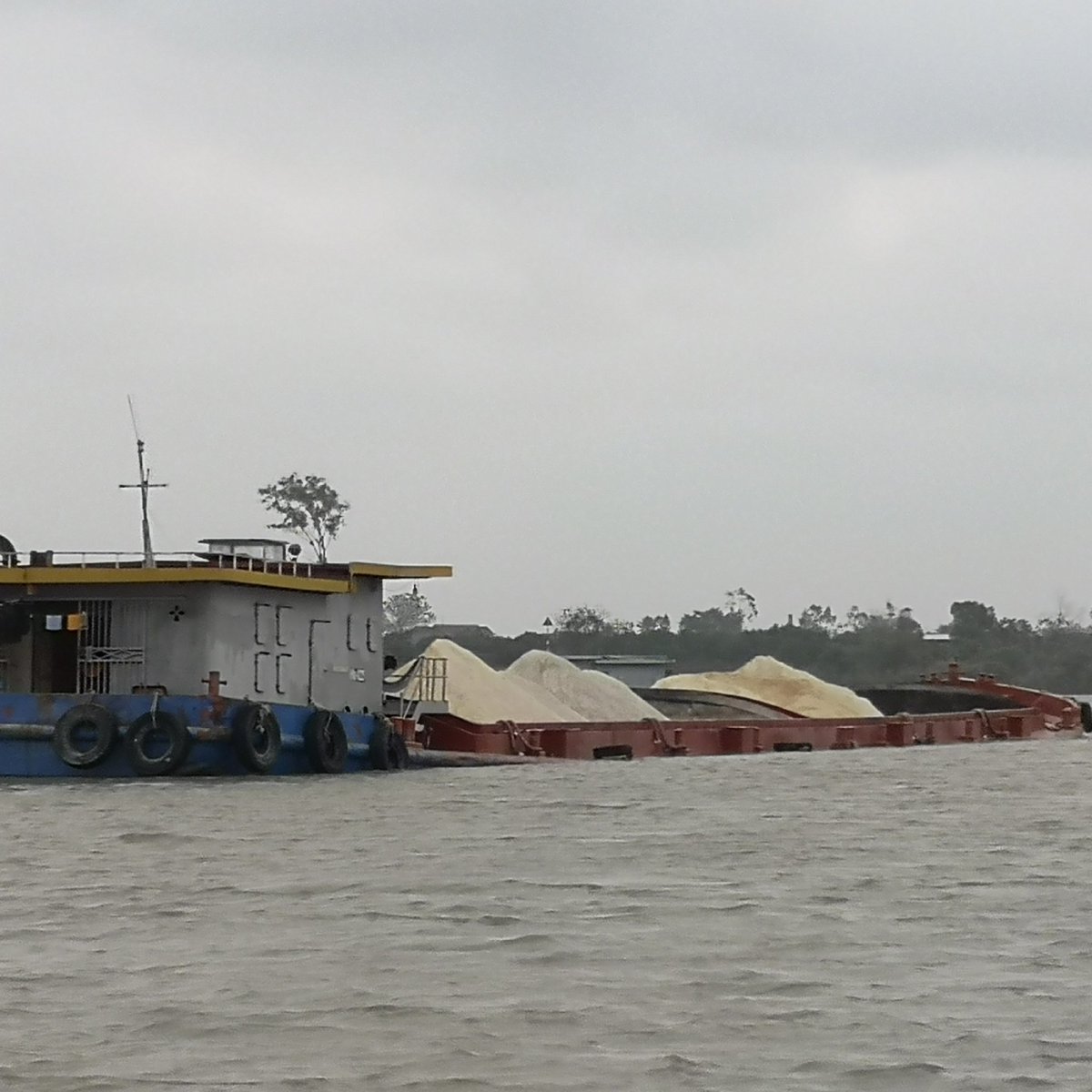 <a href="/AndyNcl/">Andy Large</a> We argue that under scenarios of rapidly increasing rates of #SandMining, there is an urgent need for studies of local-scale impacts &amp; resistance, capturing socio-economic characteristics of communities, to better plan for future scenarios of resource extraction &amp; exploitation.