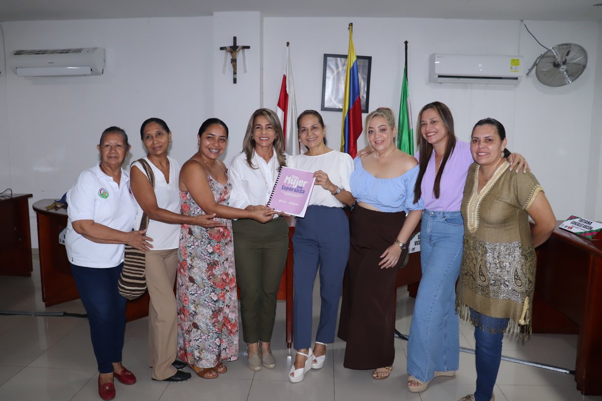 AlcaldiaBaranoa's tweet photo. ¡Un paso hacia la igualdad🙋🏻‍♀️💪! Hoy celebramos la aprobación de la Política Pública de Mujer “Soy Mujer, Soy Esperanza” por parte del @concejoBaranoa1. Esta iniciativa fortalecerá el rol de nuestras mujeres y promoverá su empoderamiento en todos los ámbitos de nuestro municipio. https://t.co/H618rCXWlN