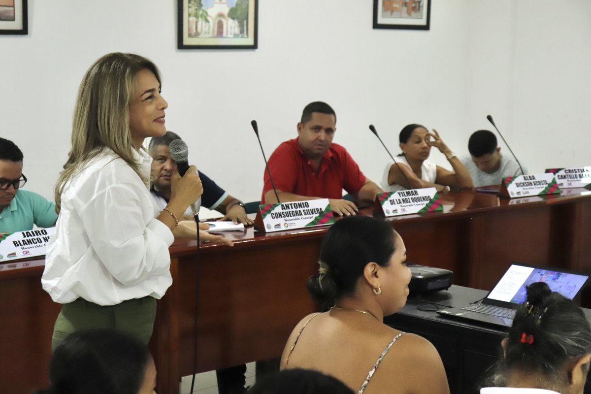 AlcaldiaBaranoa's tweet photo. ¡Un paso hacia la igualdad🙋🏻‍♀️💪! Hoy celebramos la aprobación de la Política Pública de Mujer “Soy Mujer, Soy Esperanza” por parte del @concejoBaranoa1. Esta iniciativa fortalecerá el rol de nuestras mujeres y promoverá su empoderamiento en todos los ámbitos de nuestro municipio. https://t.co/H618rCXWlN