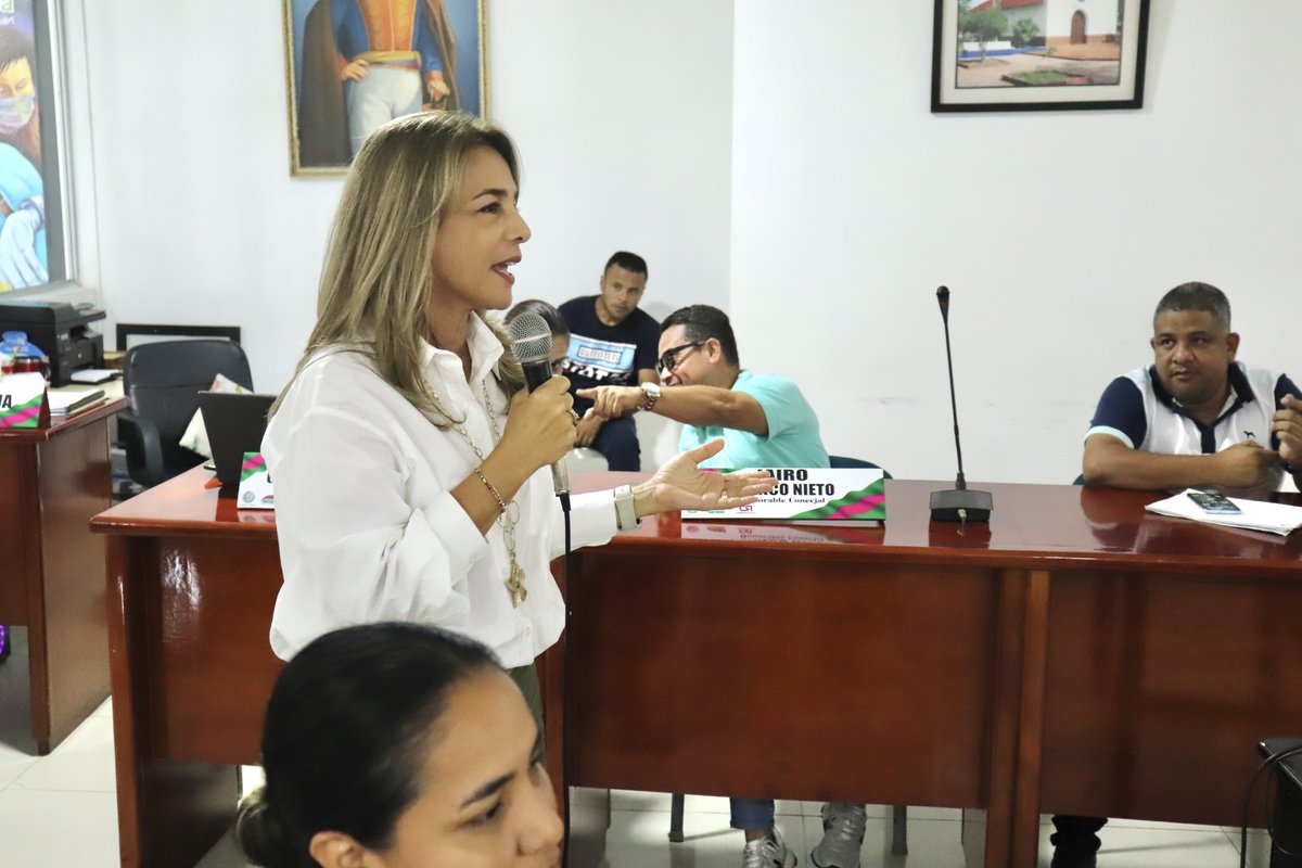 AlcaldiaBaranoa's tweet photo. ¡Un paso hacia la igualdad🙋🏻‍♀️💪! Hoy celebramos la aprobación de la Política Pública de Mujer “Soy Mujer, Soy Esperanza” por parte del @concejoBaranoa1. Esta iniciativa fortalecerá el rol de nuestras mujeres y promoverá su empoderamiento en todos los ámbitos de nuestro municipio. https://t.co/H618rCXWlN