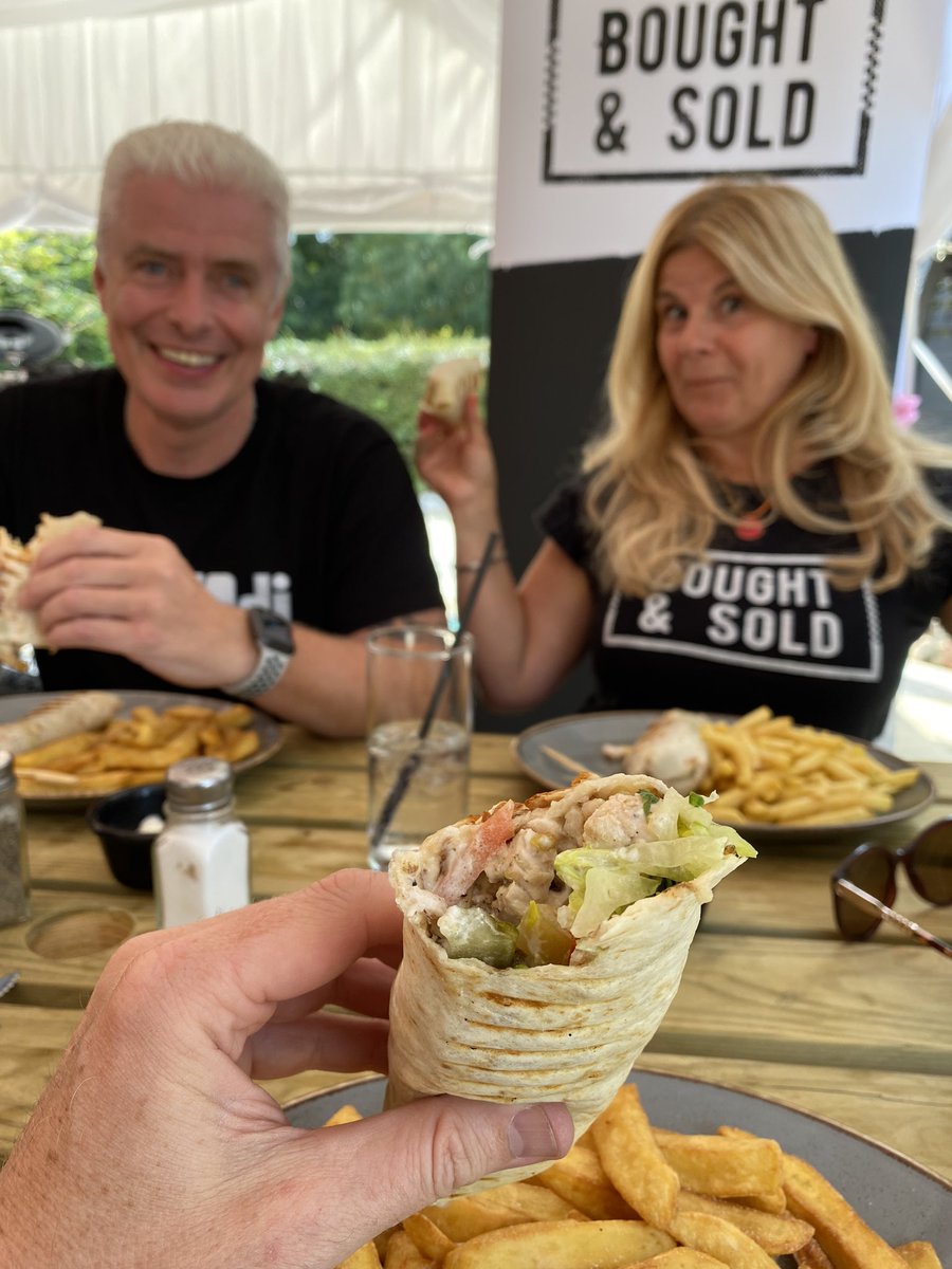 A fabulous Bank Holiday Monday spent playing at the Waggon &amp; Horses in Radlett/Elstree/Borehamwood 

🏡 A beautiful venue
🍽️ Delicious food
🍺 Tremendous tipple 
🎵 Live music

#BoughtAndSold #WaggonAndHorses #LiveMusic #LoveMusic 🎸🎤🎸🥁🎸