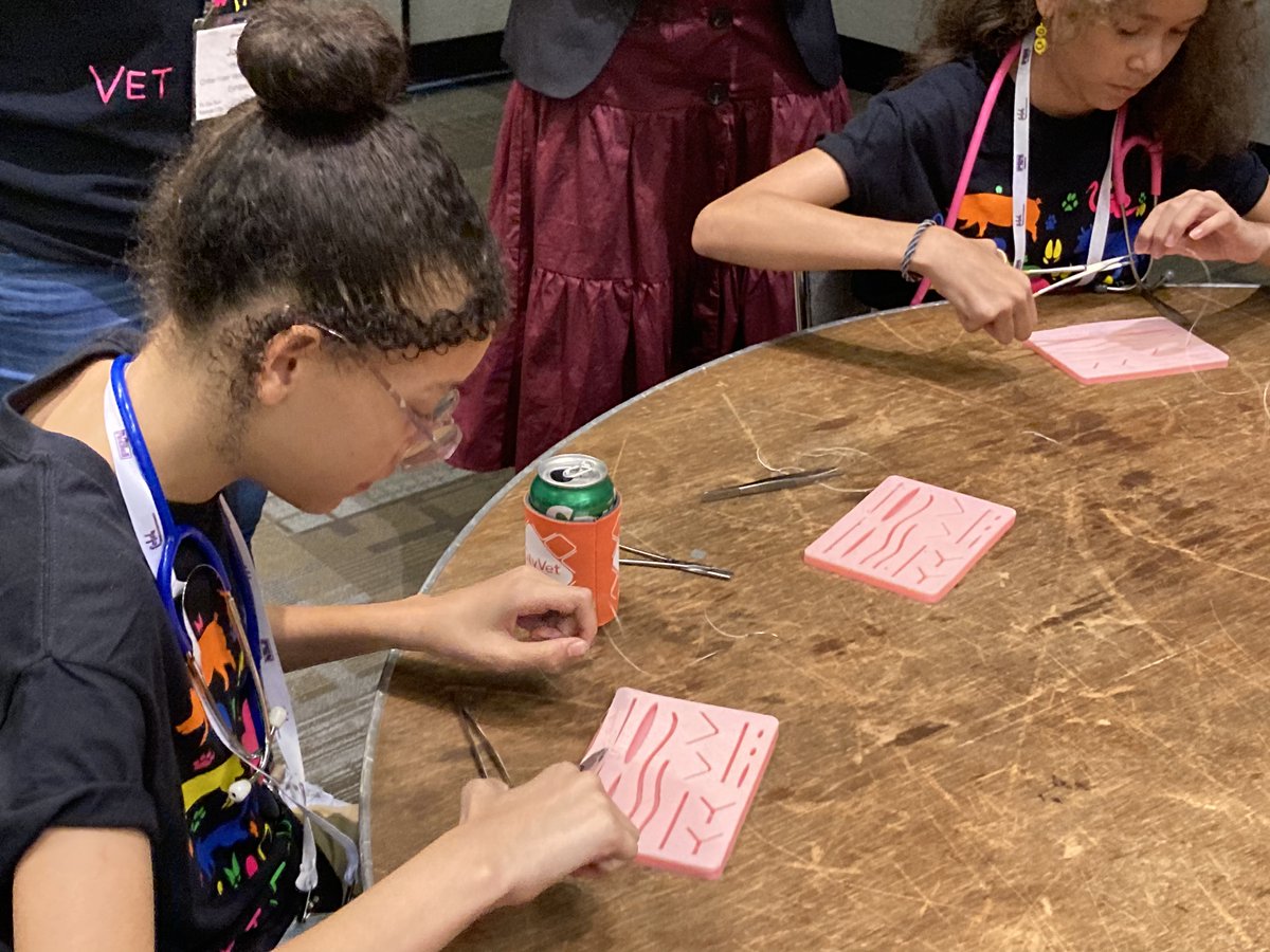 dvm360's tweet image. Photo gallery:  #CritterFixers brought the Vet for a Day program to Kansas City, providing opportunities for 45 young students  to learn about the profession, at the #FetchKC conference #CFvetforaday @drhodges 
ow.ly/Zl8m50PF044