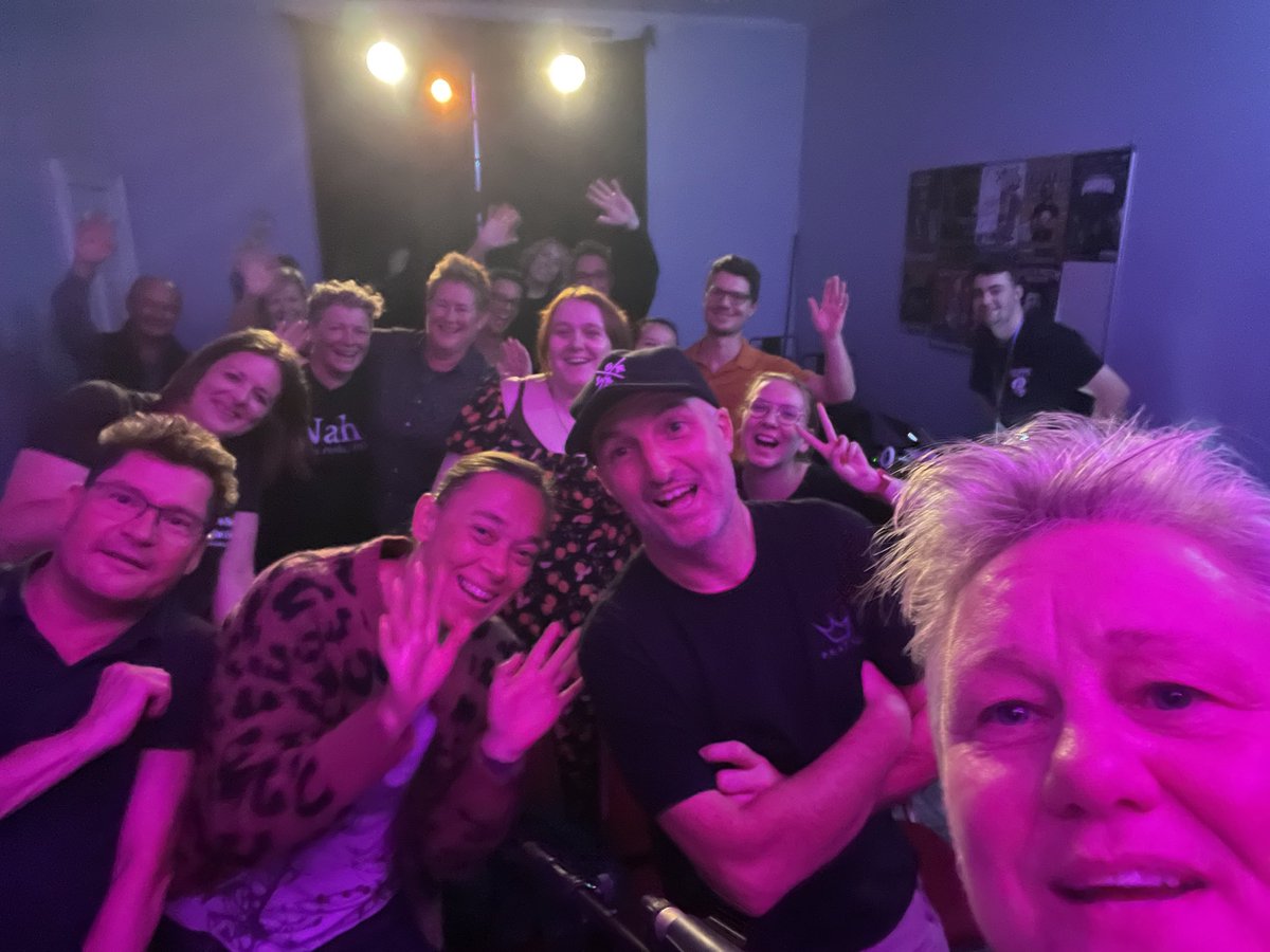 Final show selfie and what a bunch to end with. Happy at the back. Happy at the front. 

#showselfie #edfringe #thestand #midlifeattheoasis