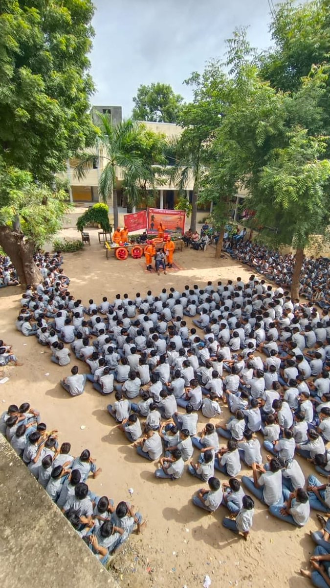 06NDRF's tweet photo. "Motivation is what gets you started. Habit is what keeps you going."
#28/08/2023
#TEAM6NDRF
♦️Conducted Disaster management &School Safety Program at Shet P&K High School, Prantij
#Distt-Sabarkanta #Gujarat.
@NDRFHQ
@CollectorSK
@PIBAhmedabad
@ANI
@PTINews
#NDRF4U https://t.co/ypAI8ezqeS
