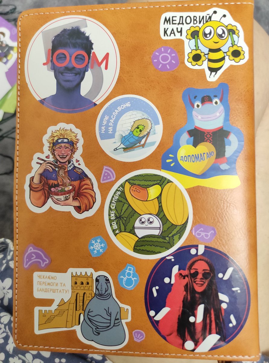 Прийшов показати як стилізував свій особистий щоденник.