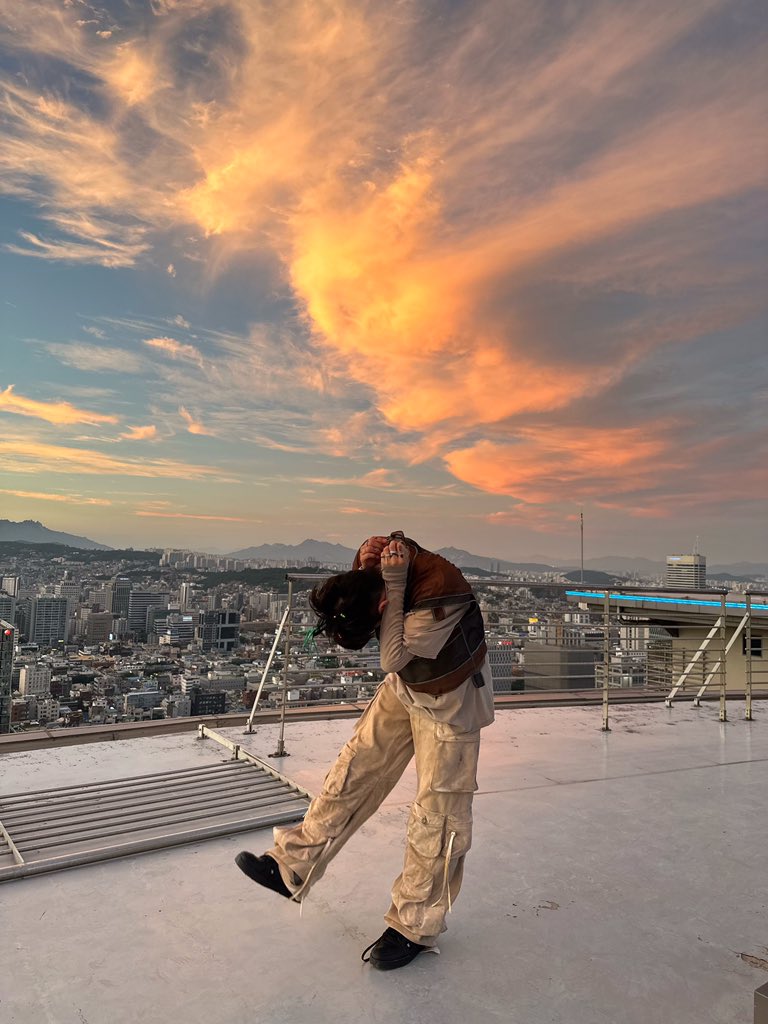 LMKLOOK's tweet photo. [230828] 🐯💭 https://t.co/KHsJyCj1ph