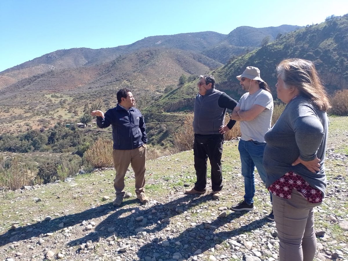 MinagriCoquimbo's tweet photo. 🟢💧Choapa: @SeremiCAlvarez recorre el Embalse #Culimo para constatar su estado y analizar las principales demandas que tienen los #regantes, las que fueron planteadas en la oportunidad por la asociación de canalistas a la autoridad y a representas de la #DGA y #DOH. https://t.co/MfaajO9Nyp