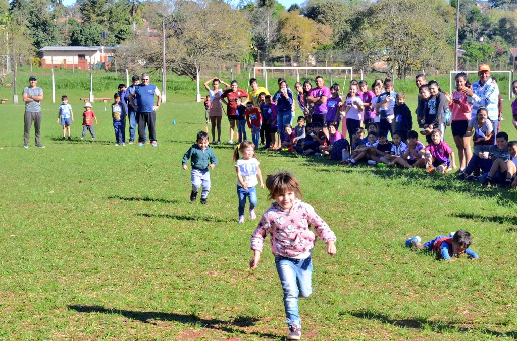 jorgeAdanLovato's tweet photo. Cerramos el mes de la Niñez en #Montecarlo con mucha alegría y diversión agasajando a nuestros niños y niñas con juegos y premios. https://t.co/WEMta4Ndrf