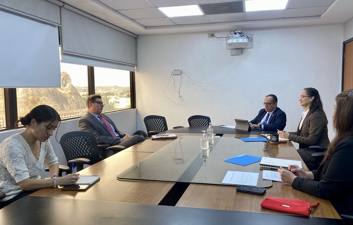 CCIFGT's tweet photo. La Cámara de Comercio de Francia en Guatemala @CCIFGT se reúne con autoridades de @MINECOGT y @PRONACOMGT para acordar acciones estratégicas que fortalezcan el #comercio e inversión bilateral #Francia #Guatemala @BF_Mexique #investment @Bpifrance @FranciaenGuate https://t.co/YchksKGpAA