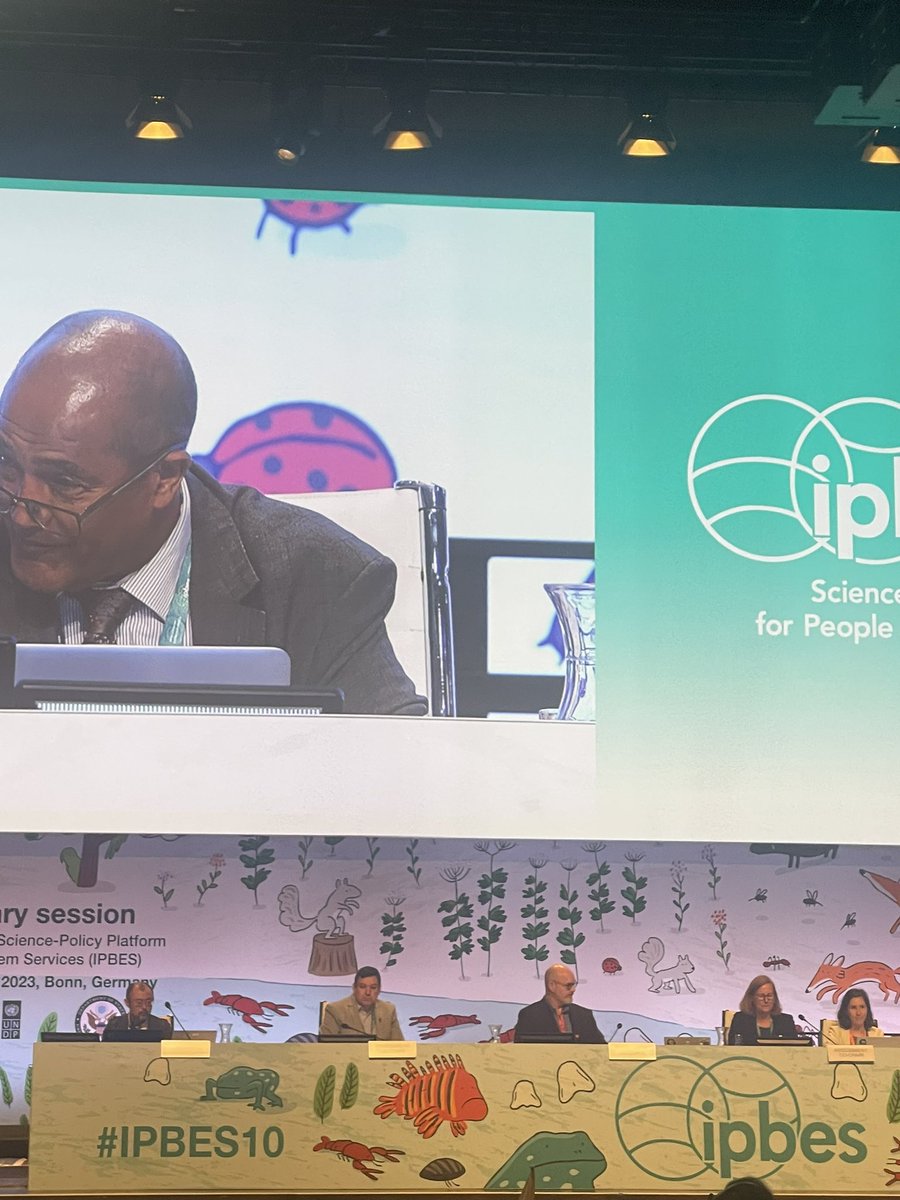 Negotiation on <a href="/IPBES/">ipbes</a> assessment on #InvasiveAlienSpecies starting at #Ipbes10 #ForNature, co-chairs on stage
