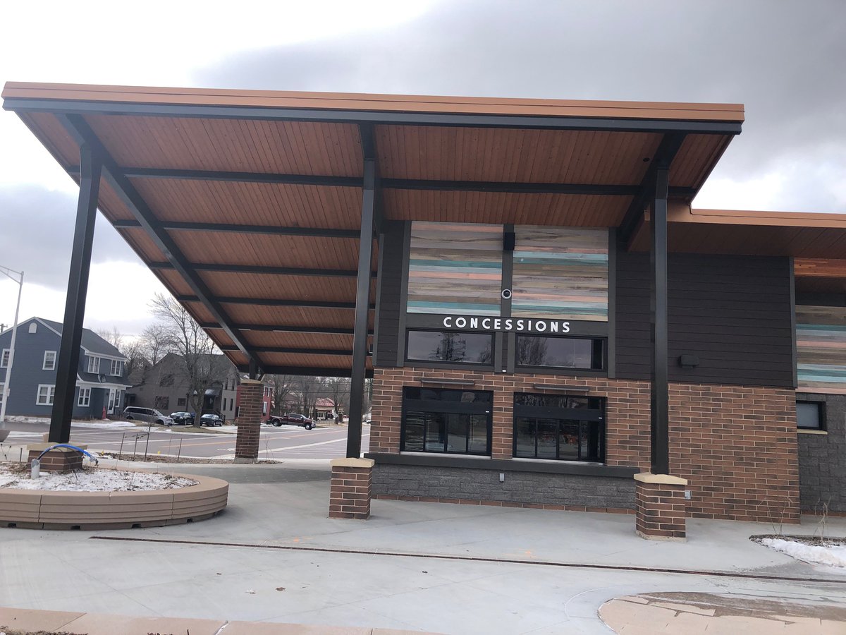 Poligon provided canopies for the Elm Street Plaza stage and concession areas. This event venue in the Wisconsin Dells provides space for summer entertainment, Farmer’s Markets, and many other downtown events.
#amphitheater #concessions #downtown #nightlife #wisconsindells