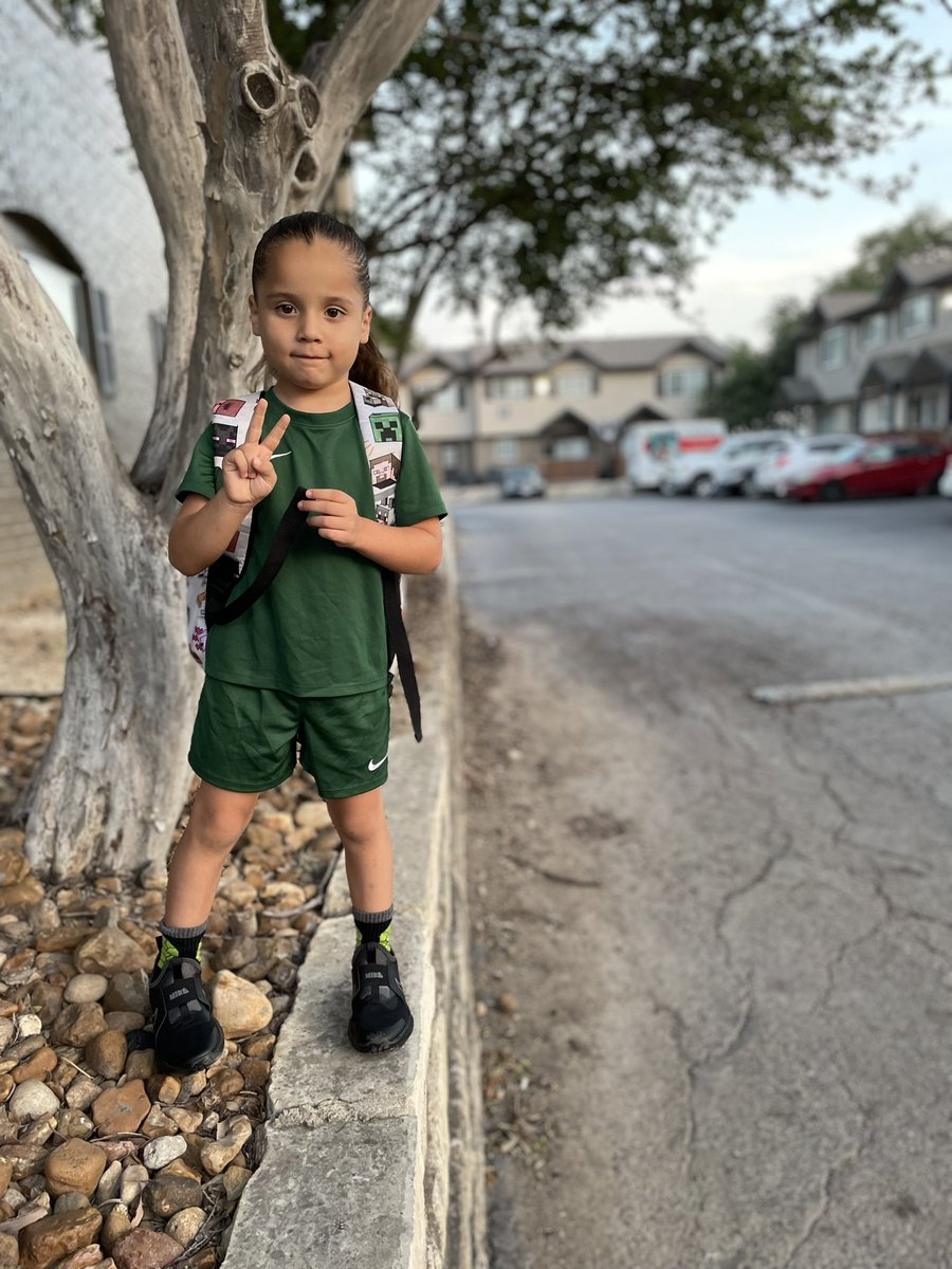 brujamamiii's tweet photo. Jeronimos first day of school😭🤍🌞 he was a little nervous but I’m glad neither of us cried cuz it would’ve been a mess 🥲 https://t.co/lSM533WZj9