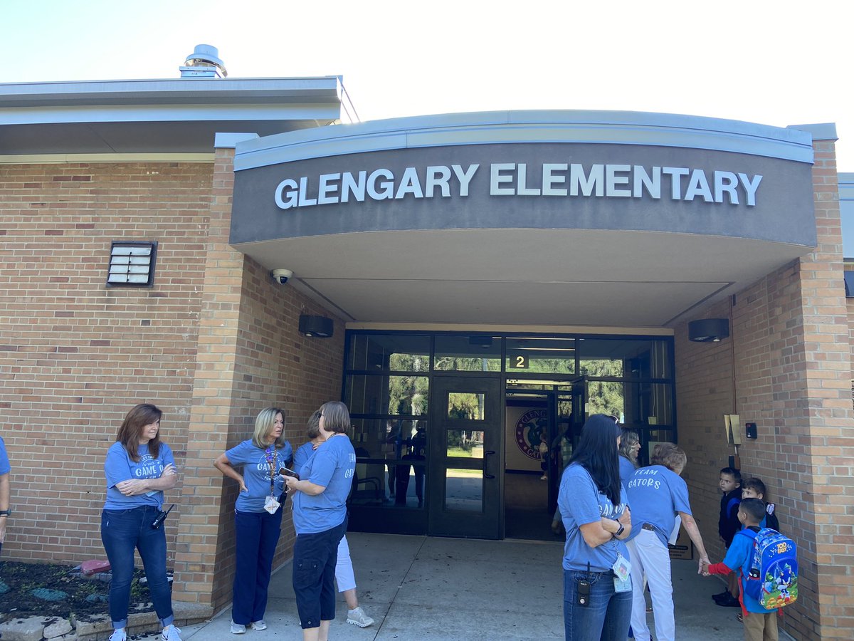 deleeuwc's tweet image. Happy First Day @GlengaryElem so excited to welcome everyone back. #gameon