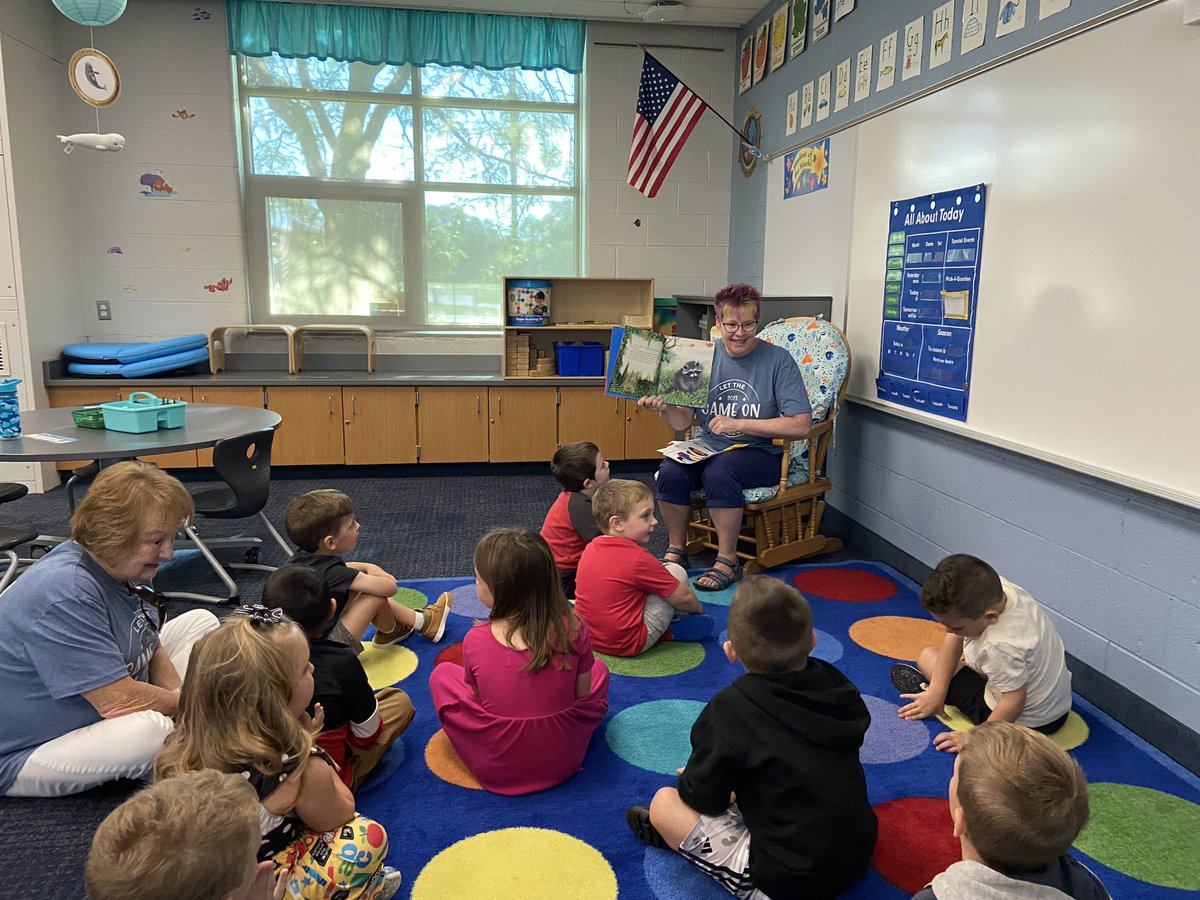 deleeuwc's tweet image. Happy First Day @GlengaryElem so excited to welcome everyone back. #gameon