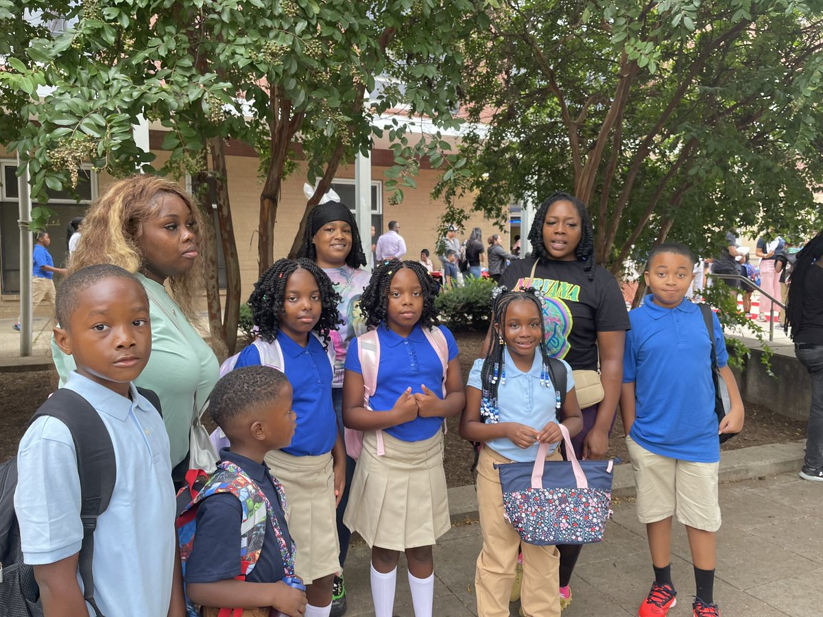 WalkerJonesEC's tweet photo. Ready… Set…Go Go!!!
#FirstDayLooks https://t.co/mZsR4cfwtG