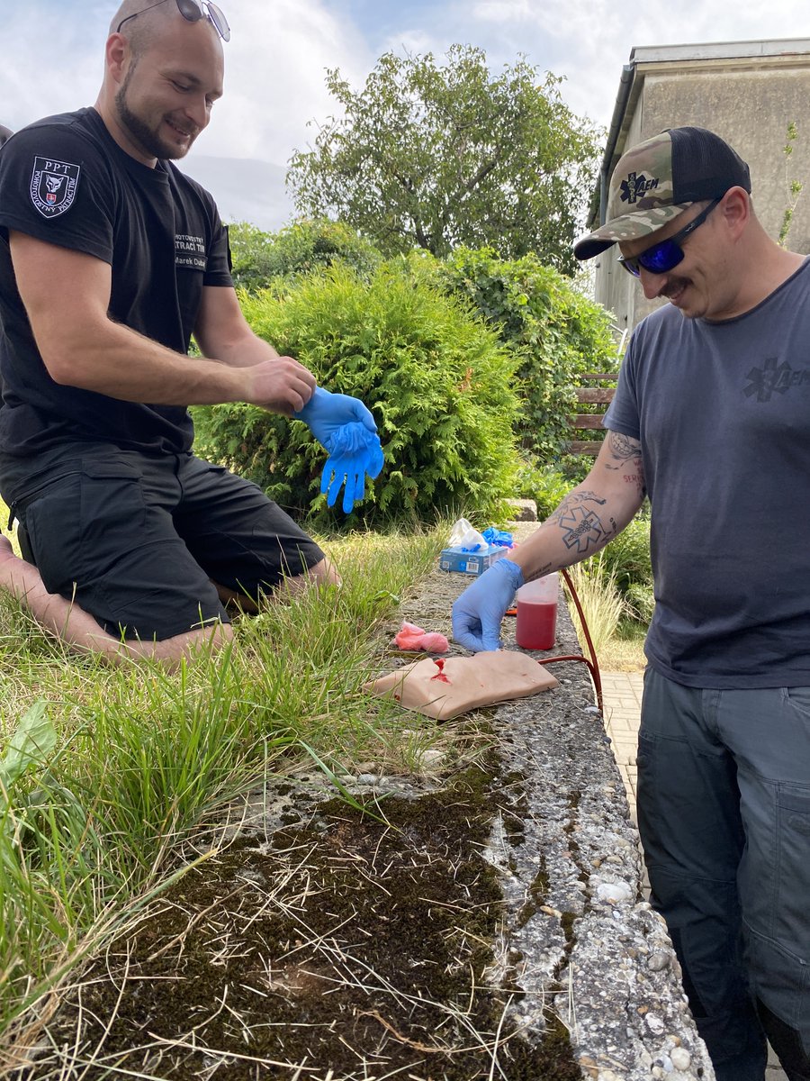 PatraciTim's tweet photo. Absolvovali sme medzinárodne uznávaný kurz “Stop the Bleed" na Academy of Emergency Medicine  v Bratislave. 📷📷

#PatraciTim #PPT #Slovakia #StopTheBleed #Training #Course https://t.co/E7Xqiltn0d