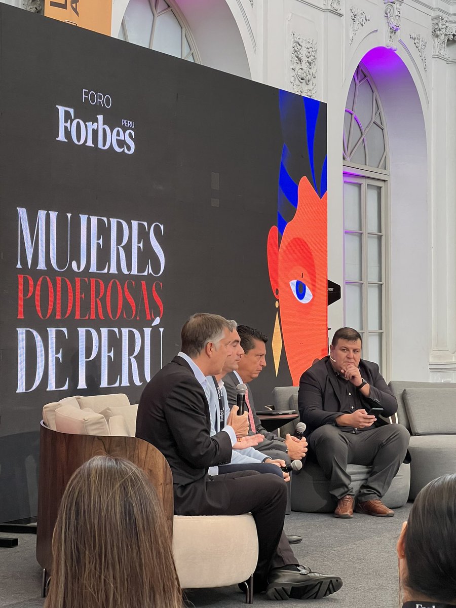luolivaresc's tweet photo. Me gusta mucho que el evento de Mujeres más Poderosas del Perú de @ForbesPeru  comience con un panel de 3 CEOs hombres contando acciones reales que tienen en sus compañías para reducir brechas. Los hombres son nuestros aliados en la búsqueda de la equidad. https://t.co/ctqvzhBeVp