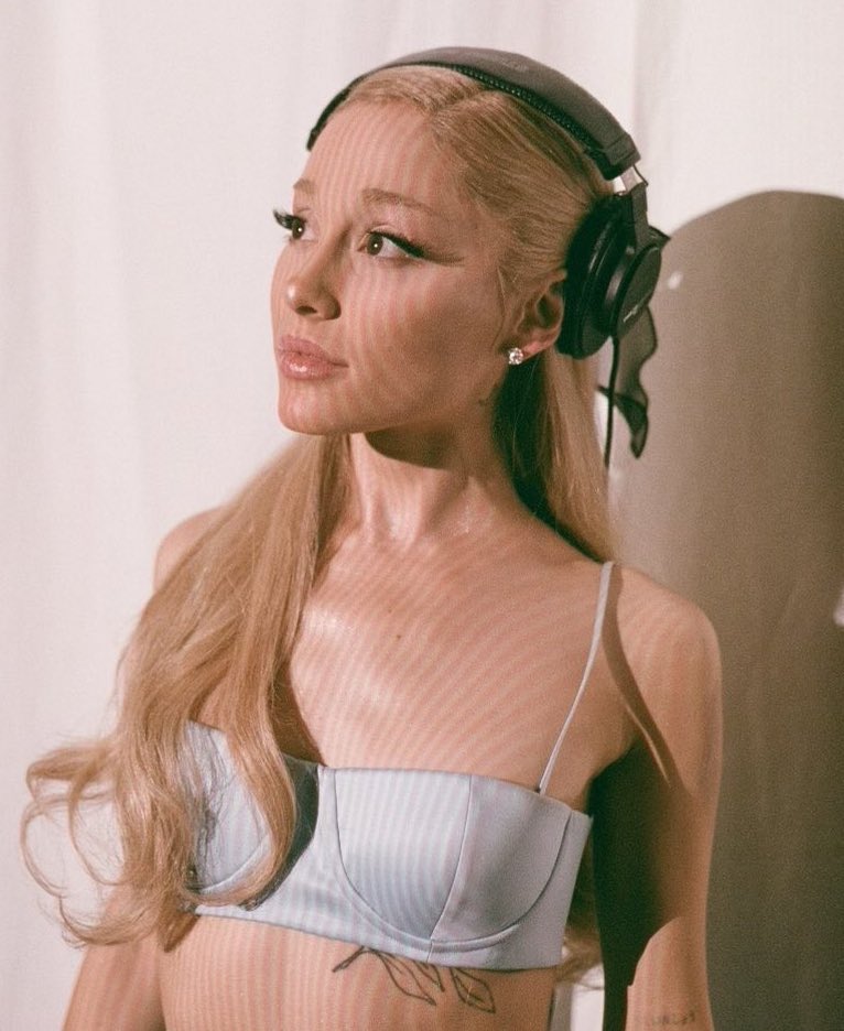 PopCrave's tweet photo. Ariana Grande reveals that her song "Tattooed Heart" was entirely self-written in her bedroom at age 17. https://t.co/huFECfAq1a
